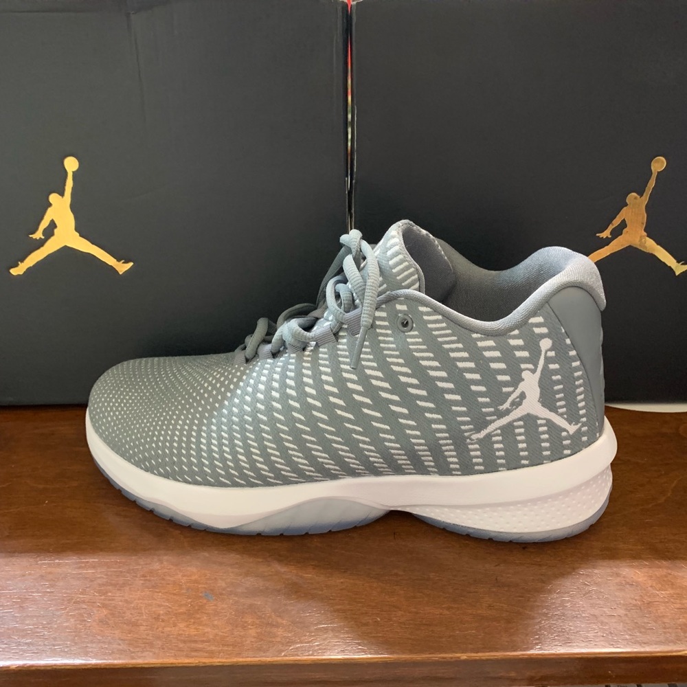 Jordan b fly cool grey